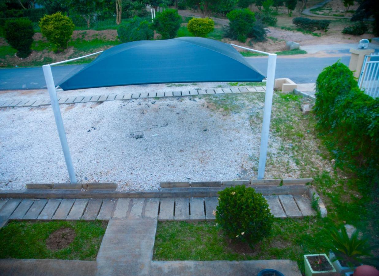 Sanctuary Aparthotel-Ac-Garden- Solar-Wi-Fi -Firepit-Park-Carport Lusaka Buitenkant foto