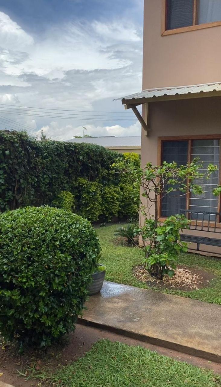Sanctuary Aparthotel-Ac-Garden- Solar-Wi-Fi -Firepit-Park-Carport Lusaka Buitenkant foto